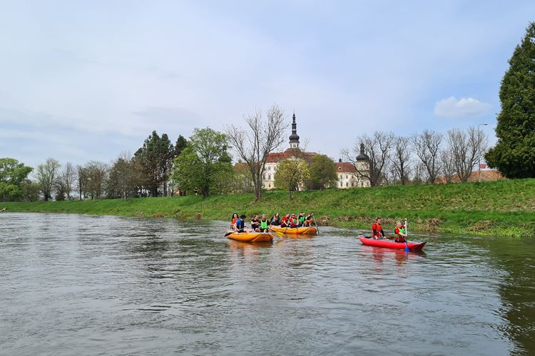 Školní výlet | Výletní plavba Olomoucí | Trasa Chomoutov-Olomouc