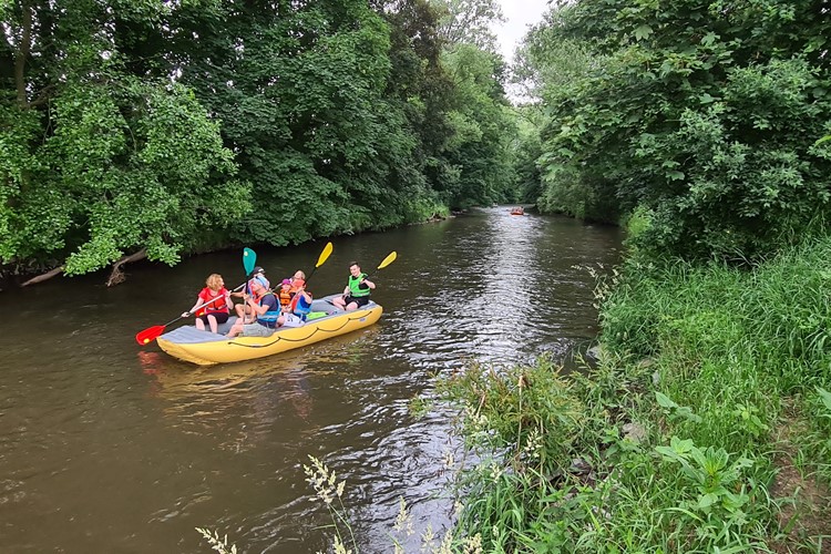 školní výlet řeka Morava raft