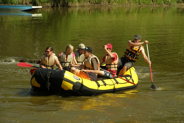 školní výlet řeka Sázava raft