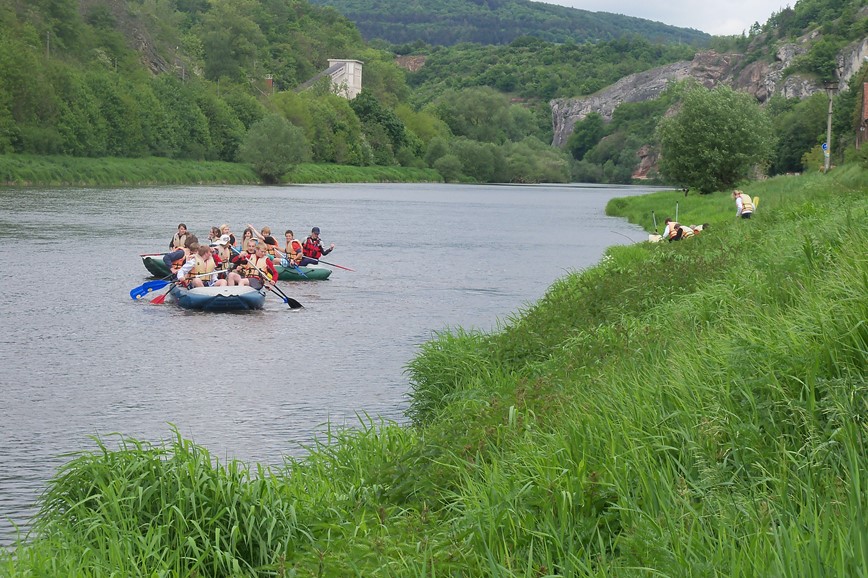 školní výlet řeka Berounka Tetín