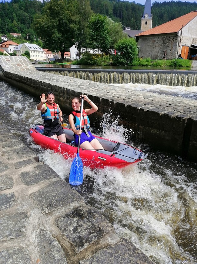 zájezd řeka Vltava v jezu